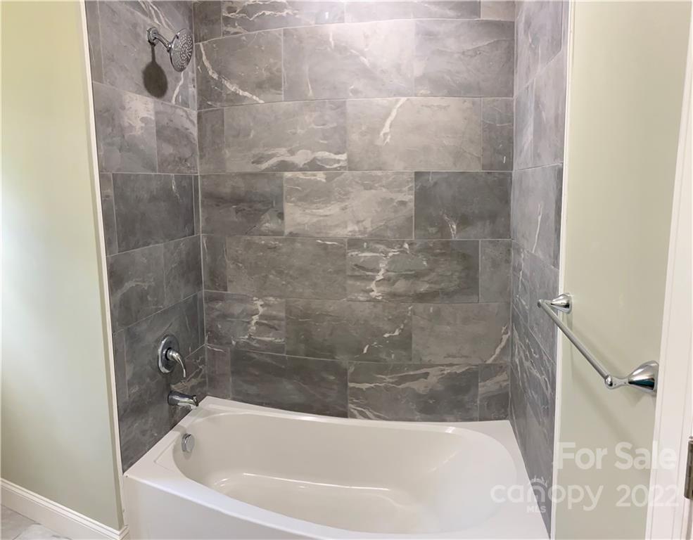 706 Kings Road Shelby, NC 28150 - Photo 13 of 25 a bathroom with a bathtub