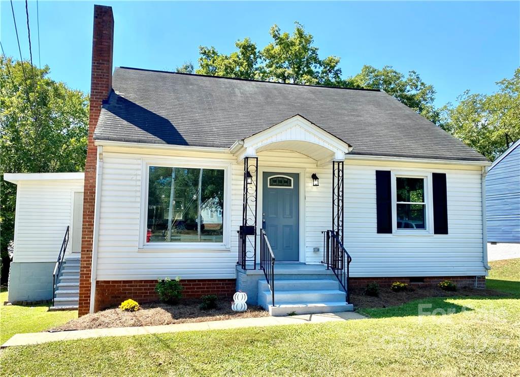706 Kings Road Shelby, NC 28150 - Photo 2 of 25 a front view of a house with a yard