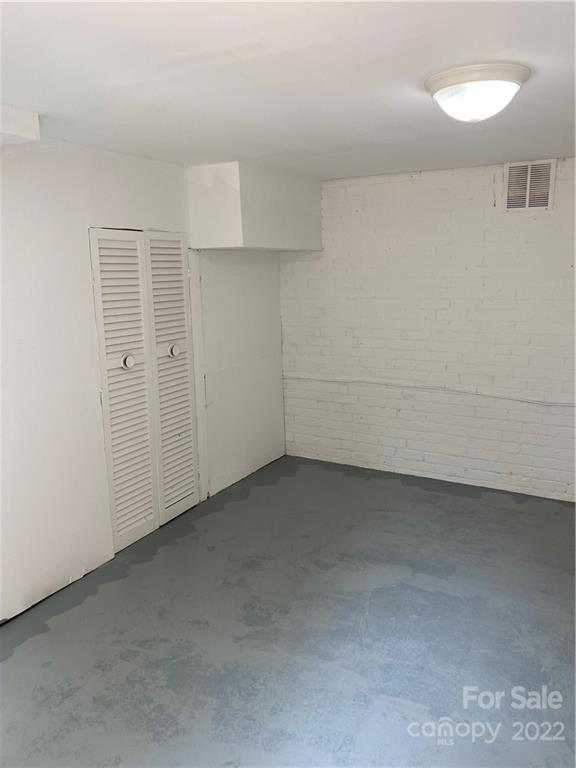 706 Kings Road Shelby, NC 28150 - Photo 21 of 25 a view of a closet