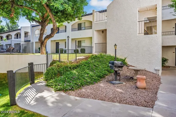 $849 | 2645 East Cactus Road, Unit ST1, Phoenix, AZ 85032