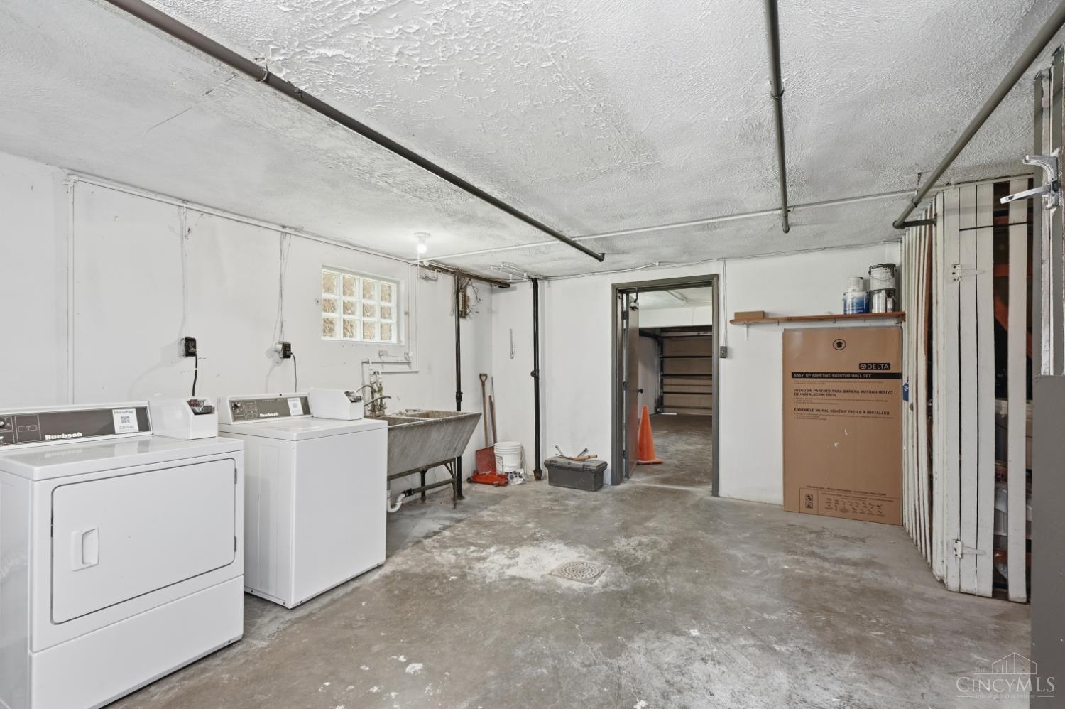6155 Ridge Avenue Cincinnati, OH 45213 - Photo 15 of 21