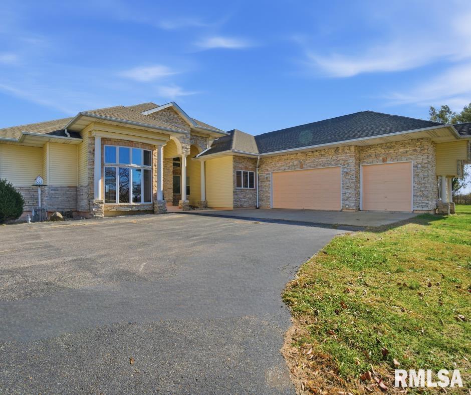 24211 North Carver Road Canton, IL 61520 - Photo 1 of 36