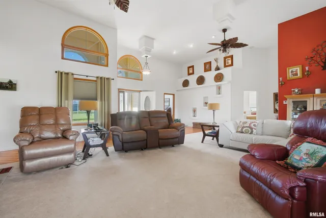 $490,900 | 24211 North Carver Road, Canton, IL 61520