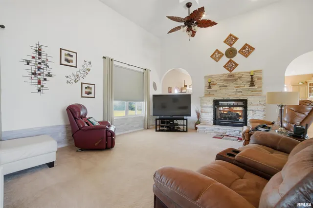 $490,900 | 24211 North Carver Road, Canton, IL 61520