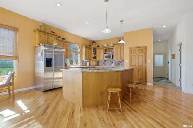 $490,900 | 24211 North Carver Road, Canton, IL 61520