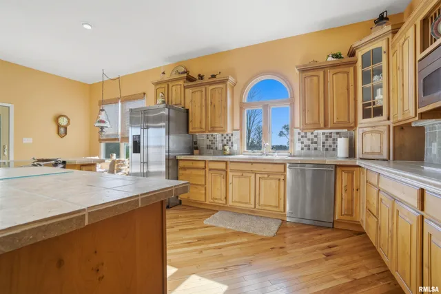 $490,900 | 24211 North Carver Road, Canton, IL 61520