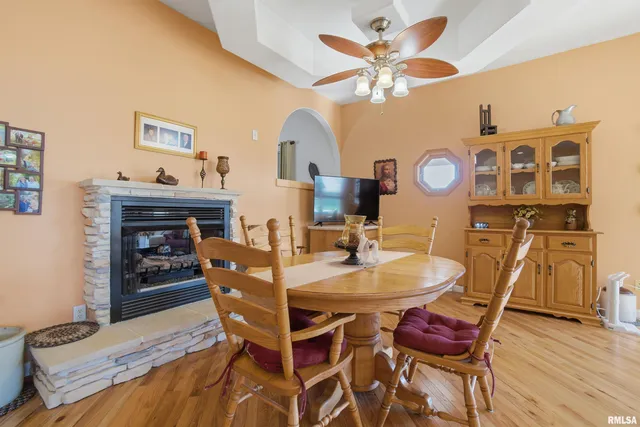 $490,900 | 24211 North Carver Road, Canton, IL 61520