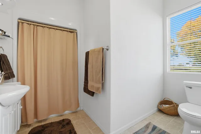 $490,900 | 24211 North Carver Road, Canton, IL 61520