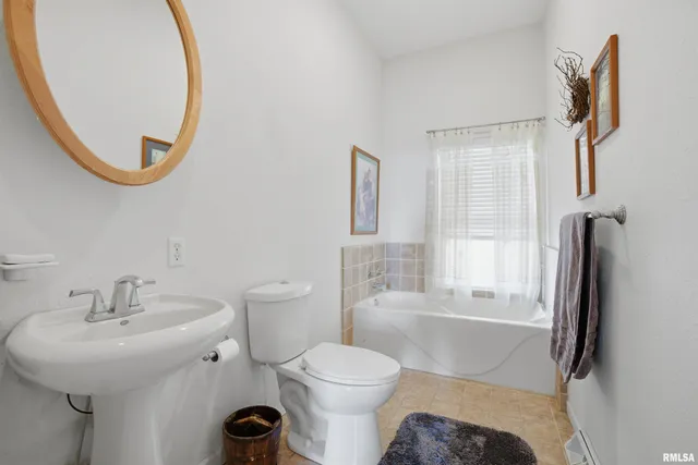 $490,900 | 24211 North Carver Road, Canton, IL 61520