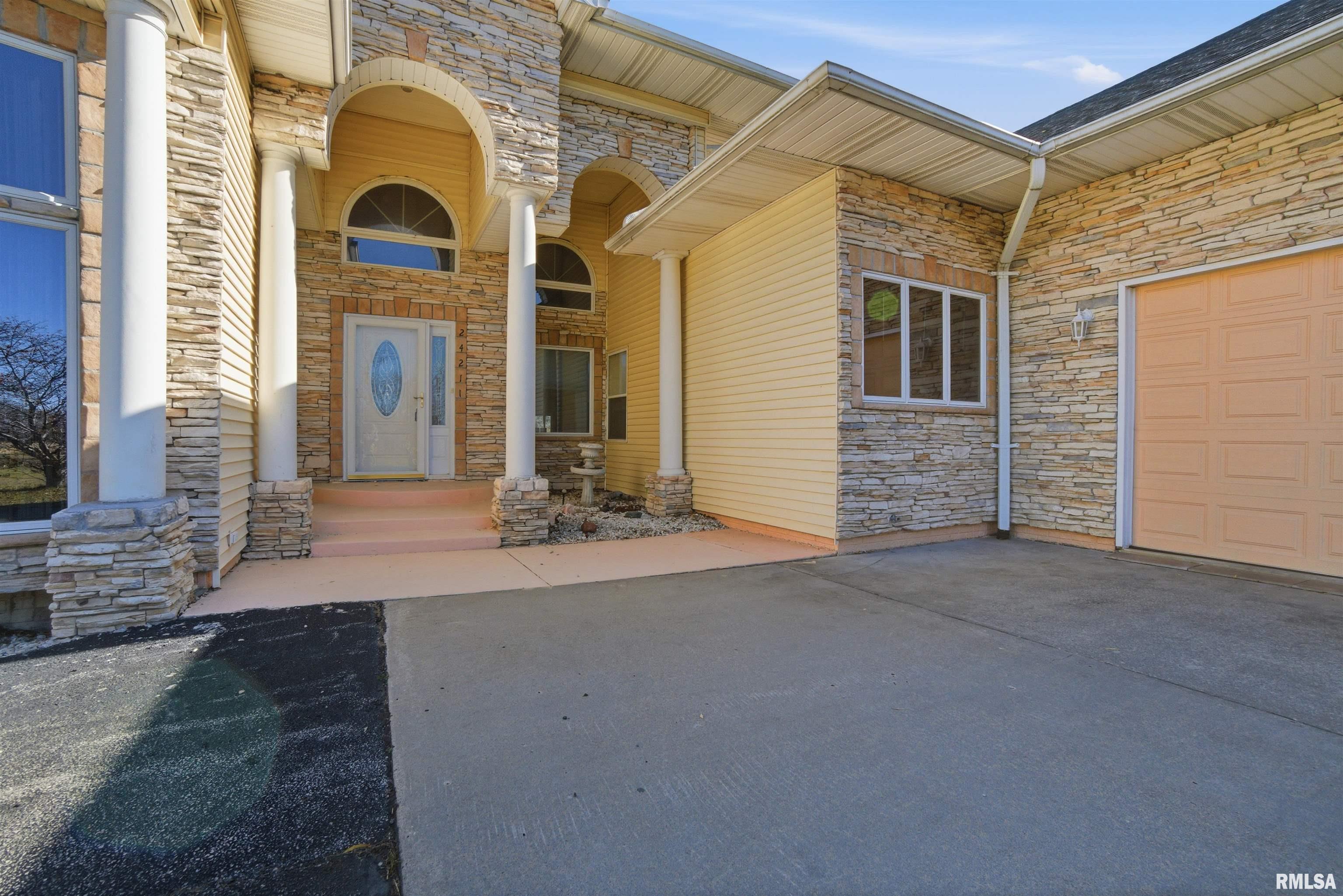 24211 North Carver Road Canton, IL 61520 - Photo 3 of 36