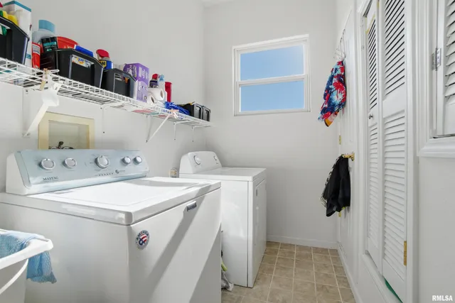 $490,900 | 24211 North Carver Road, Canton, IL 61520