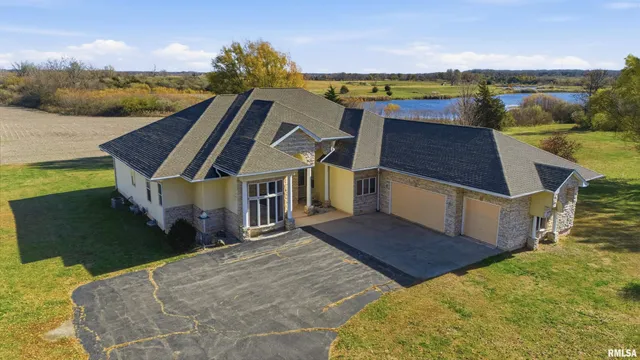 $490,900 | 24211 North Carver Road, Canton, IL 61520