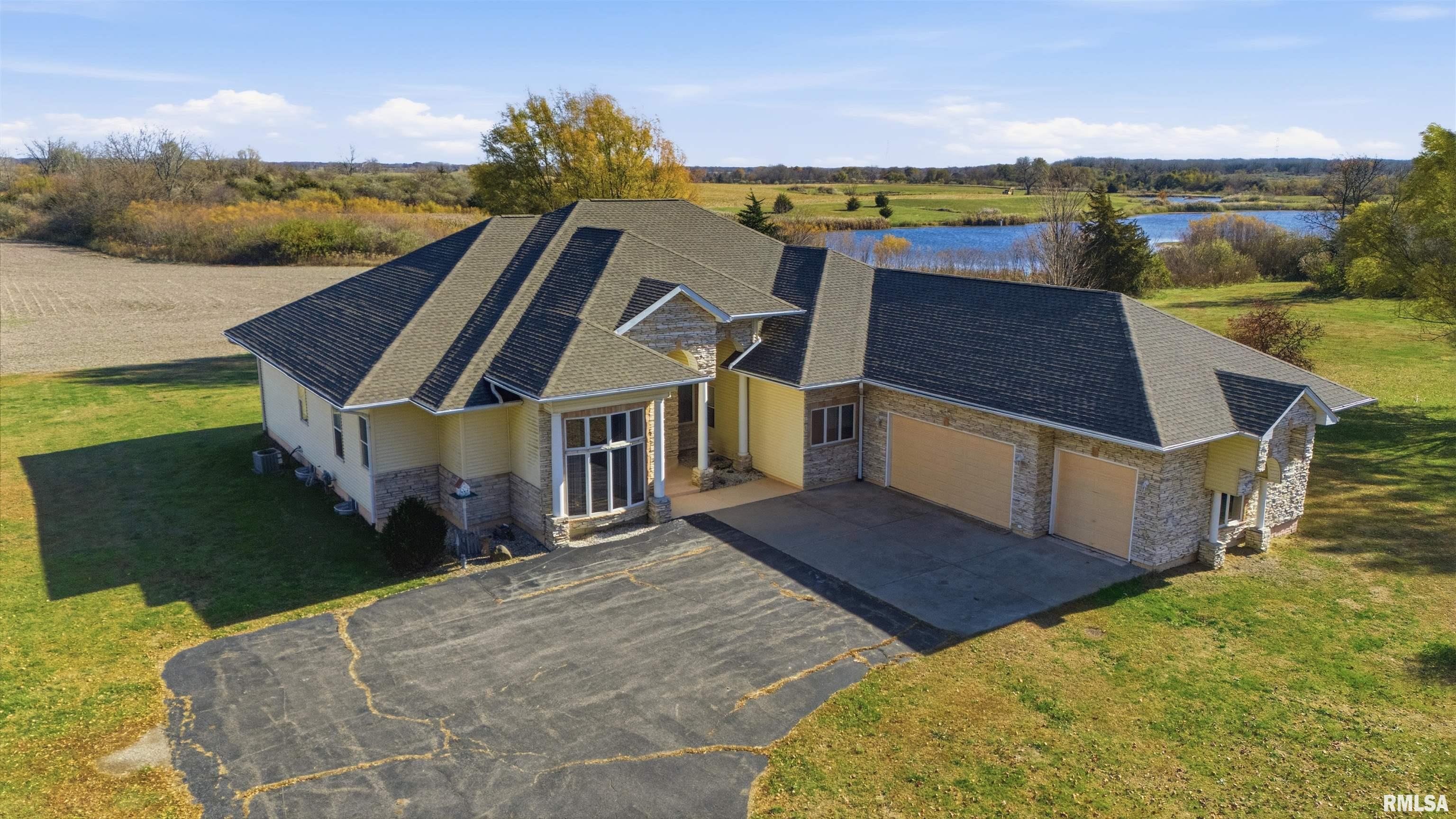 24211 North Carver Road Canton, IL 61520 - Photo 4 of 36