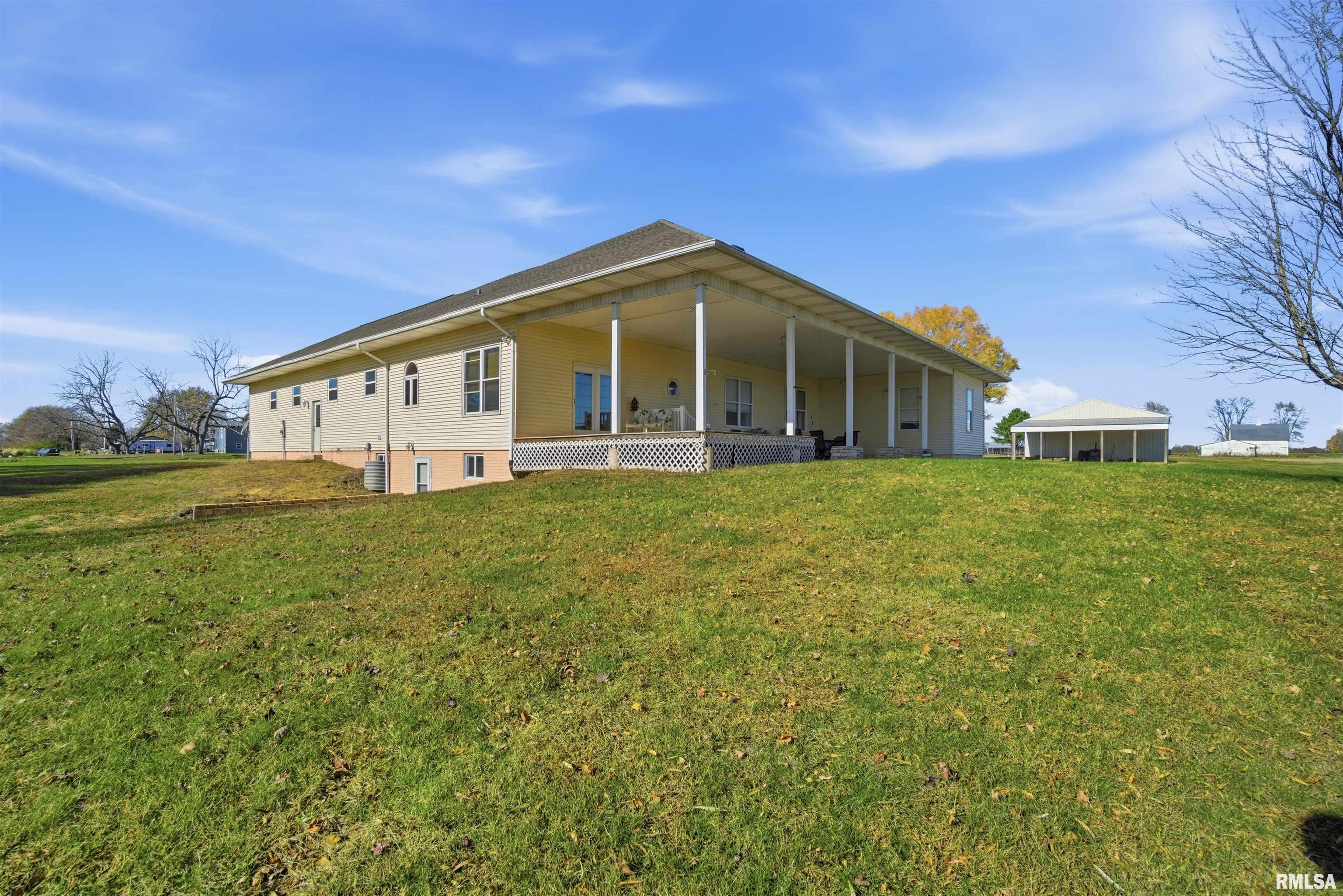 24211 North Carver Road Canton, IL 61520 - Photo 5 of 36