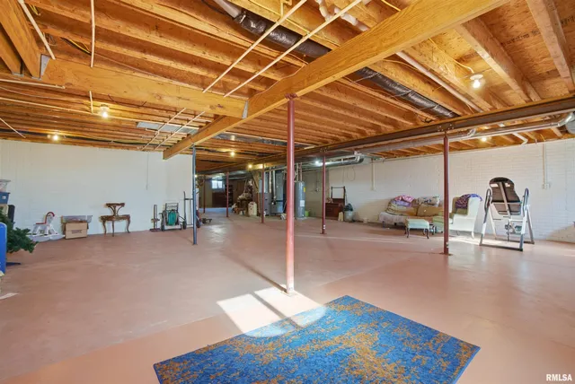 $490,900 | 24211 North Carver Road, Canton, IL 61520