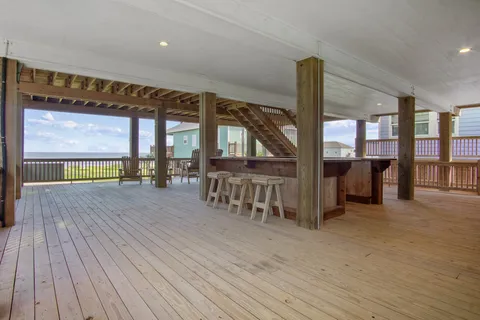 $675,000 | 1958 Ave I, Port Bolivar, TX 77650