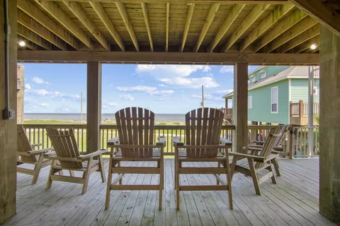 $675,000 | 1958 Ave I, Port Bolivar, TX 77650