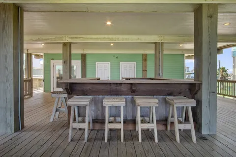 $675,000 | 1958 Ave I, Port Bolivar, TX 77650