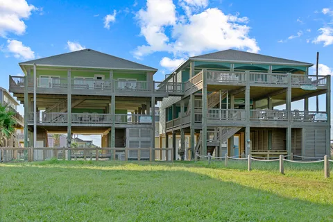 $675,000 | 1958 Ave I, Port Bolivar, TX 77650