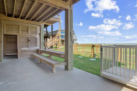 $675,000 | 1958 Ave I, Port Bolivar, TX 77650