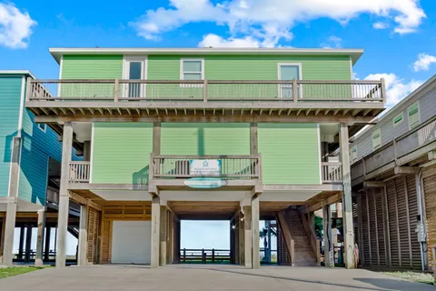 $675,000 | 1958 Ave I, Port Bolivar, TX 77650