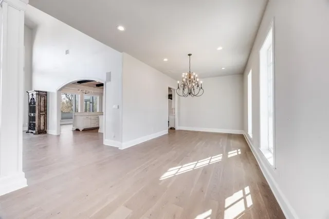 a view of a livingroom with furniture