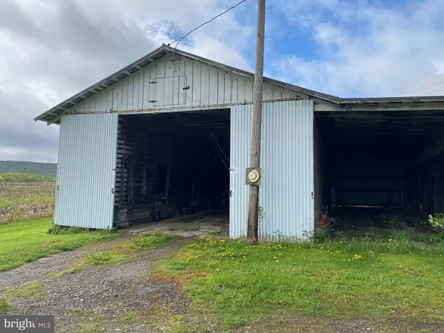 a view of a back yard of the house