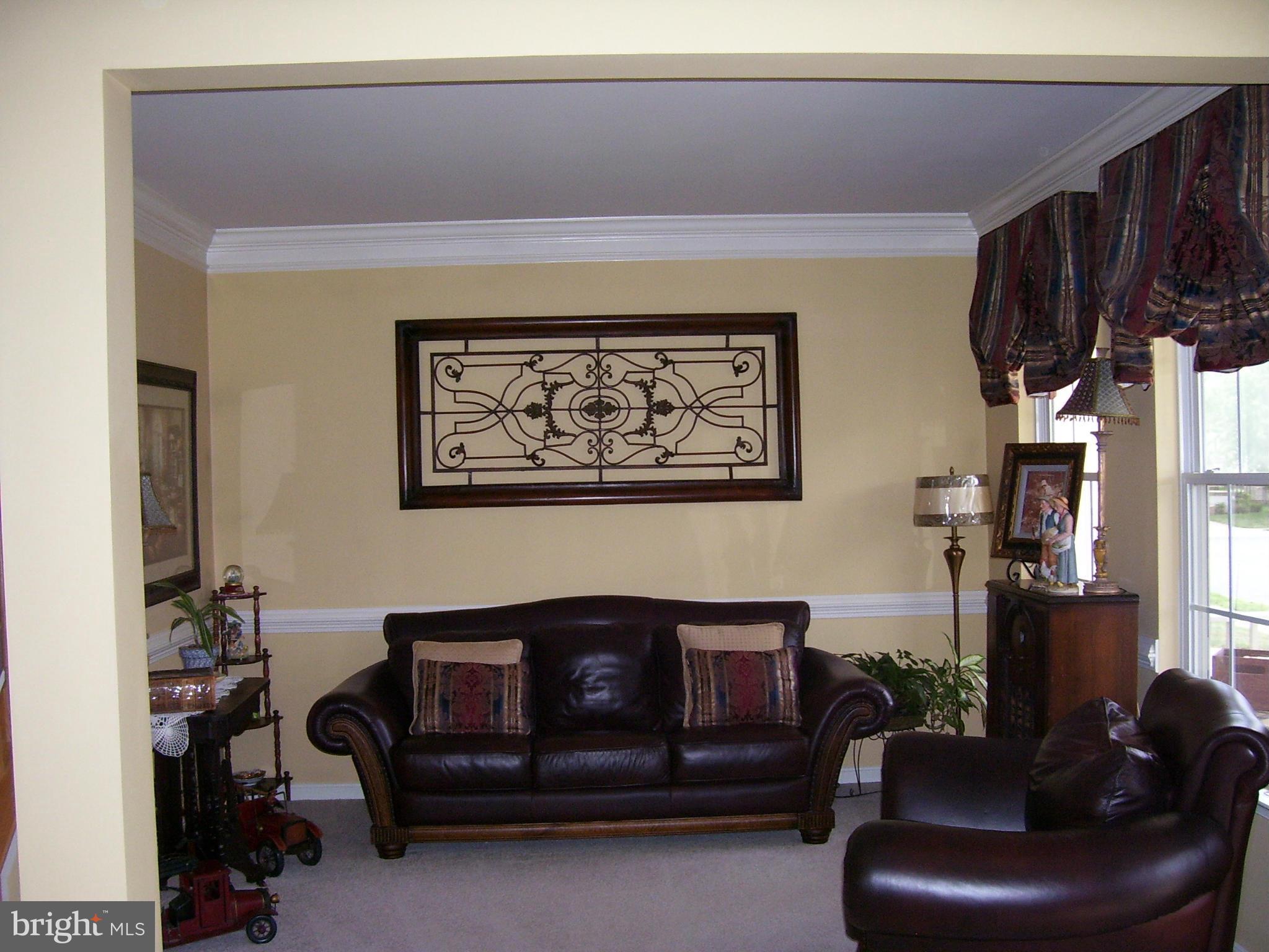 12004 Valcour Island Way Manassas, VA 20109 - Photo 9 of 28 Living Room