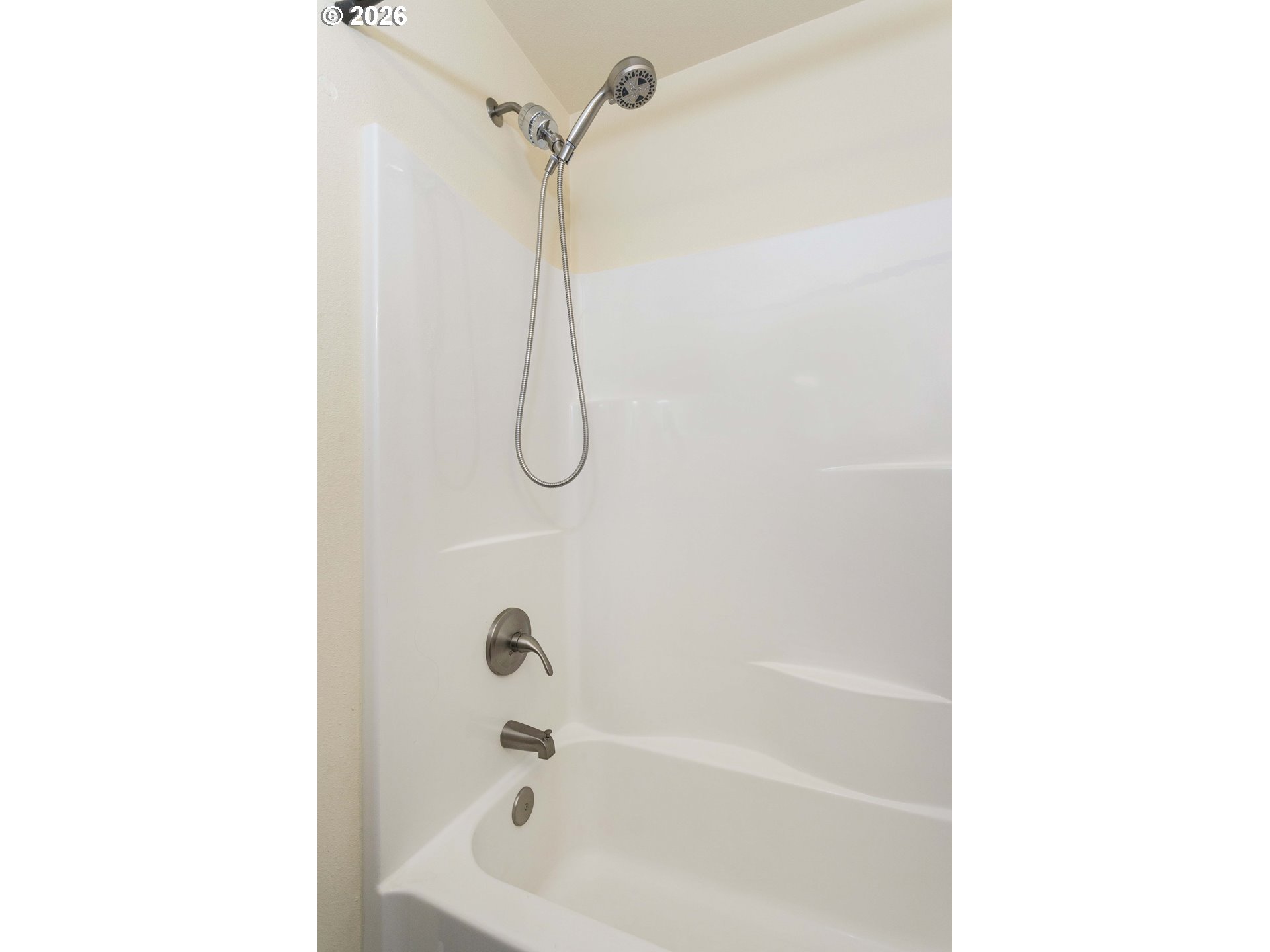 23575 East Gumjuwac Road Welches, OR 97067 - Photo 15 of 48 a bathroom with a bath tub