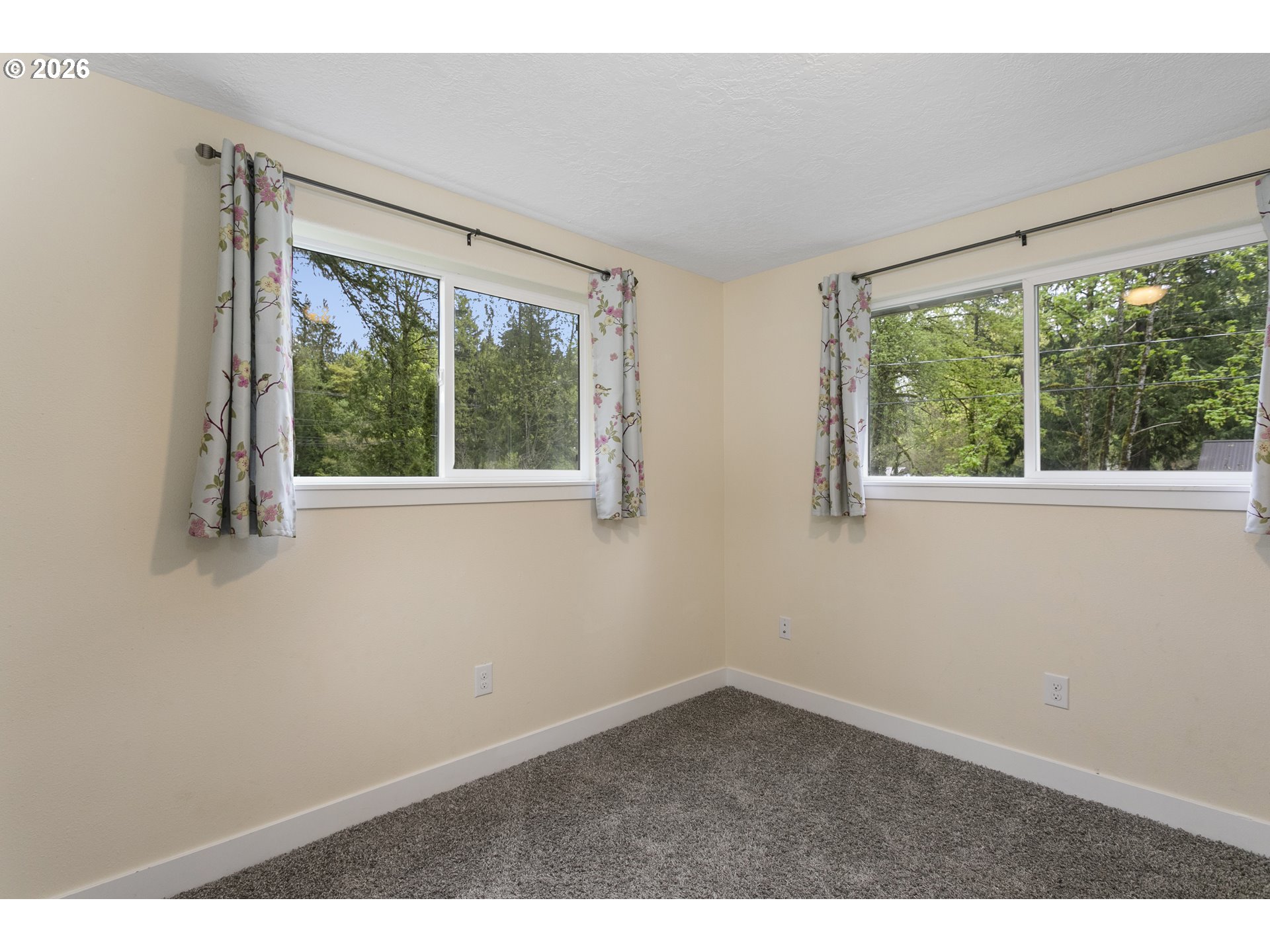 23575 East Gumjuwac Road Welches, OR 97067 - Photo 20 of 48 an empty room with a window