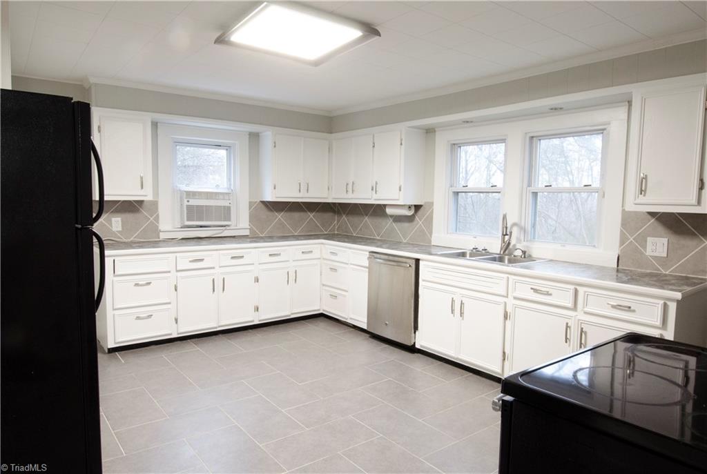 5413 Cedarbrook Road Jonesville, NC 28642 - Photo 4 of 11 Gallery Image 4