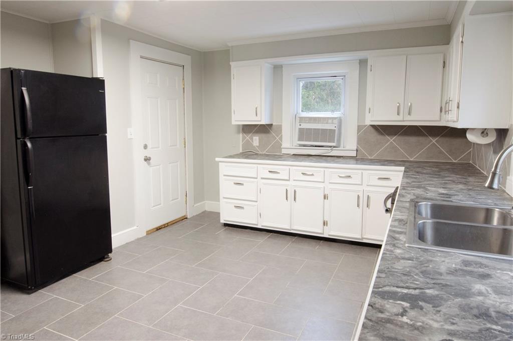 5413 Cedarbrook Road Jonesville, NC 28642 - Photo 5 of 11 Gallery Image 5