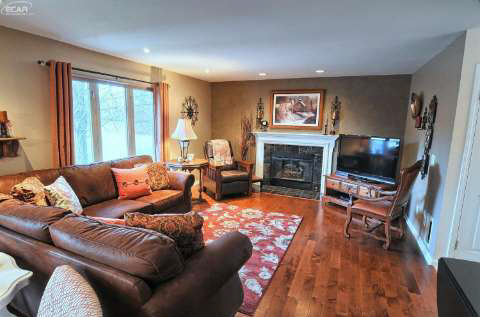 12501 Foley Road Fenton, MI 48430 - Photo 6 of 34 20454539-5.JPG