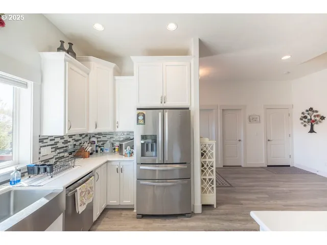 $645,000 | 843 Sun Valley Avenue, Silverton, OR 97381