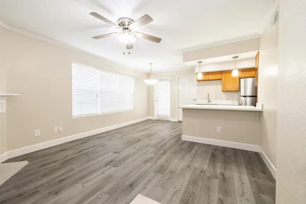 $1,325 | 2750 Holly Hall Street, Unit 1711, Houston, TX 77054