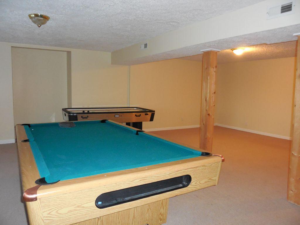 222 MacGregor Drive Blue Ridge, VA 24064 - Photo 23 of 25 a room with pool table