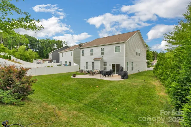 an aerial view of a house with outdoor space and lake view
