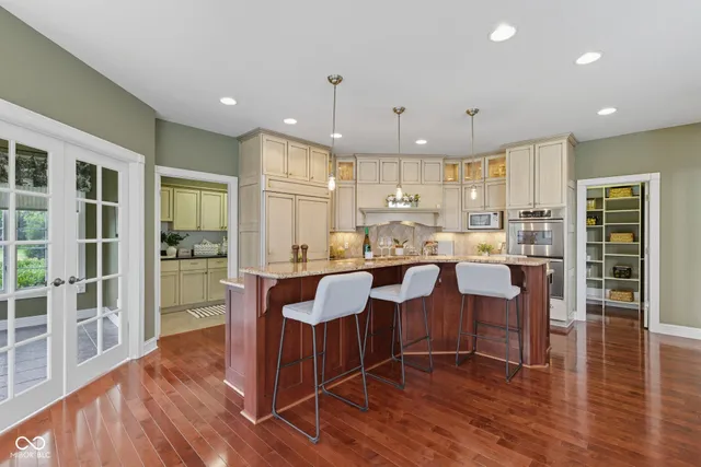 $899,900 | 999 Box Turtle Court, Columbus, IN 47201