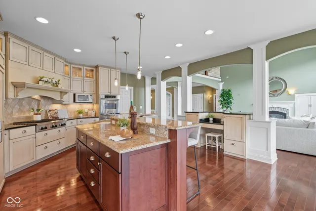 $899,900 | 999 Box Turtle Court, Columbus, IN 47201