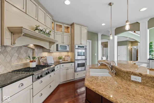 $899,900 | 999 Box Turtle Court, Columbus, IN 47201