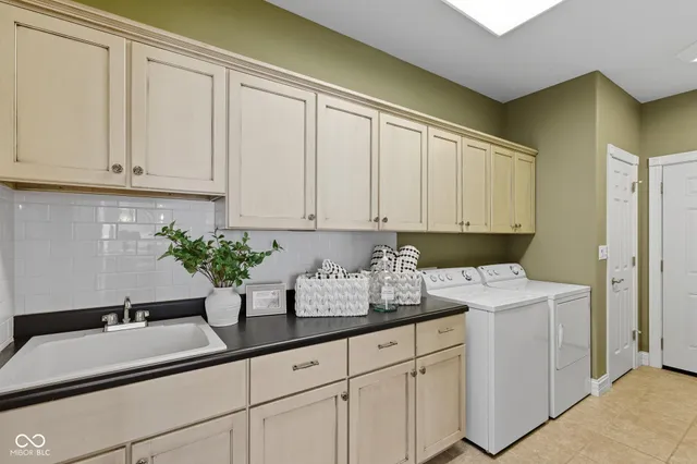 $899,900 | 999 Box Turtle Court, Columbus, IN 47201