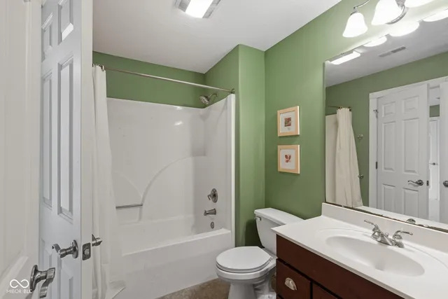 $899,900 | 999 Box Turtle Court, Columbus, IN 47201