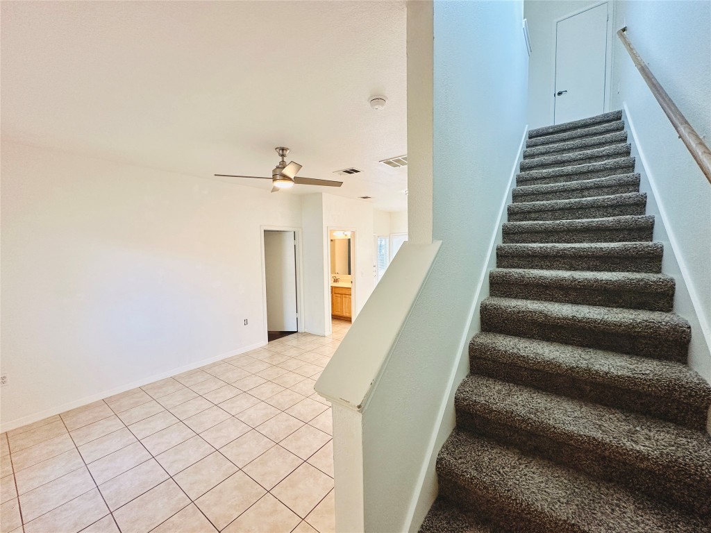 6301 Crumley Lane Austin, TX 78741 - Photo 21 of 39 a view of entryway