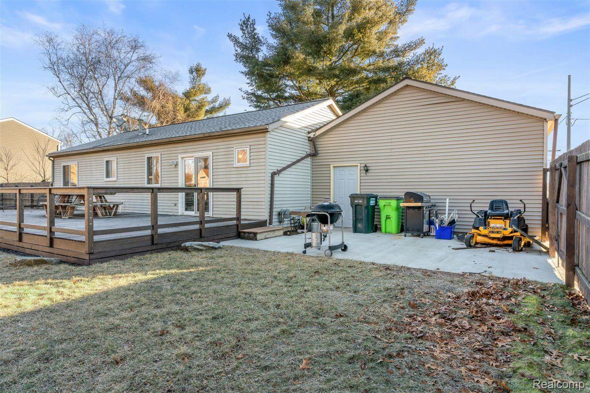 8982 Lee Road Brighton, MI 48116 - Photo 12 of 35 Gallery Image 12