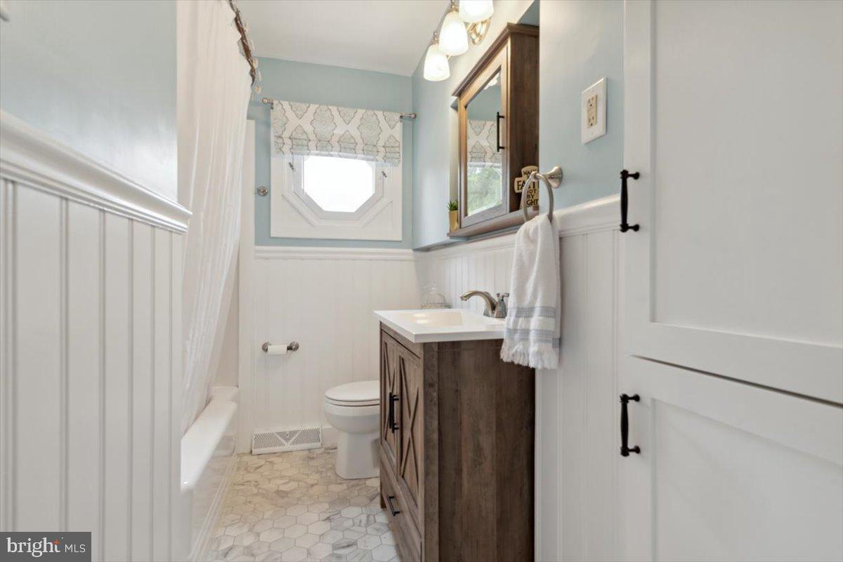 722 Dunmore Road Philadelphia, PA 19115 - Photo 18 of 28