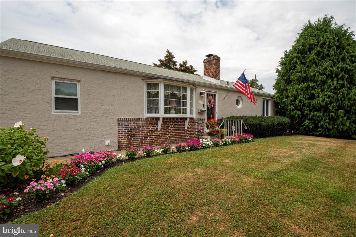 722 Dunmore Road Philadelphia, PA 19115 - Photo 25 of 28