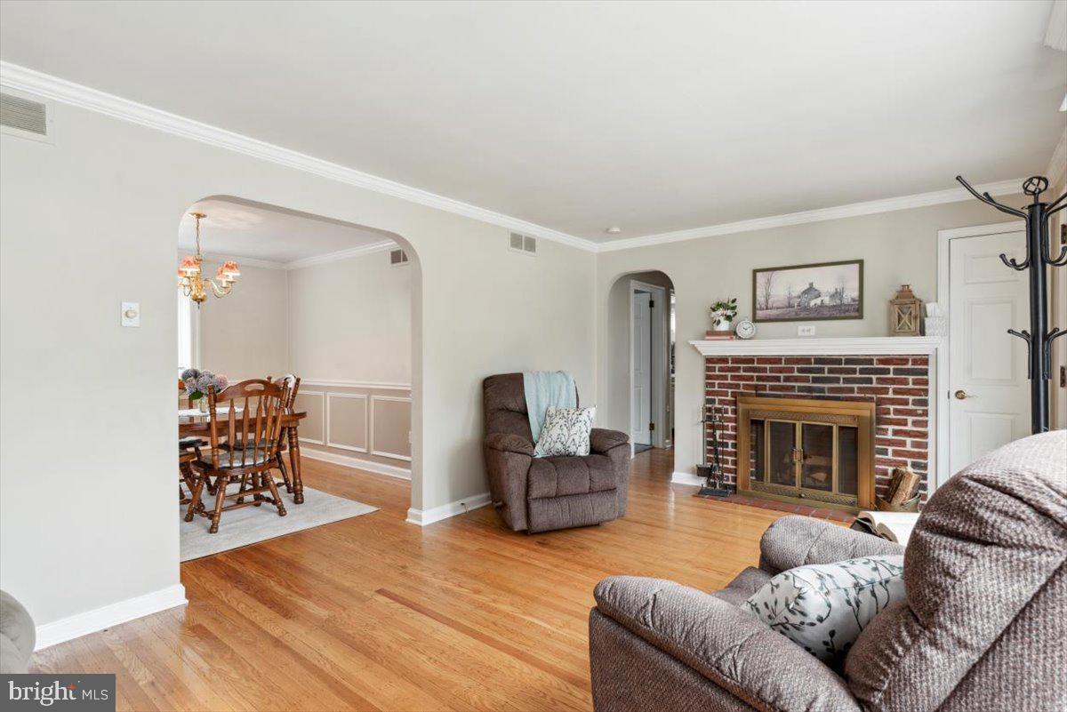 722 Dunmore Road Philadelphia, PA 19115 - Photo 3 of 28