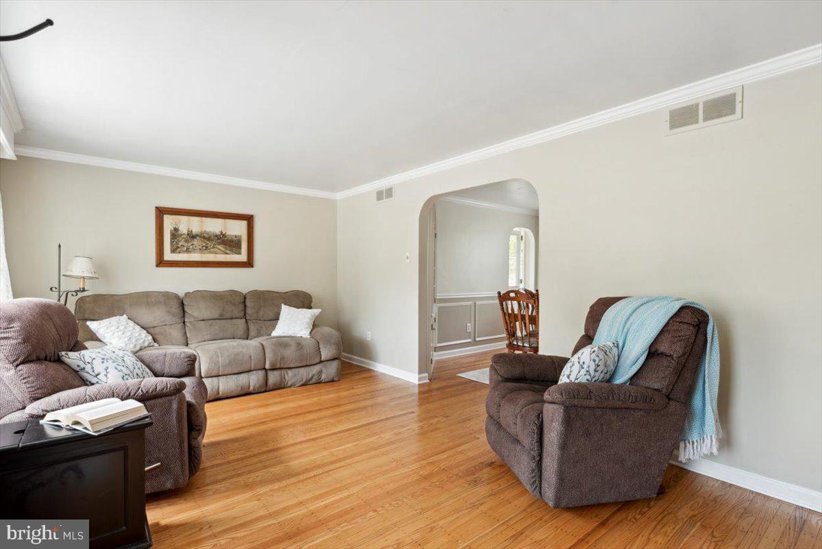 722 Dunmore Road Philadelphia, PA 19115 - Photo 4 of 28