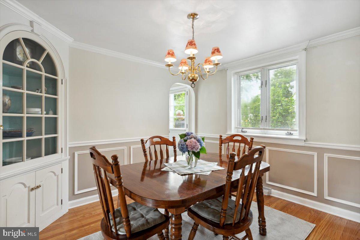 722 Dunmore Road Philadelphia, PA 19115 - Photo 5 of 28