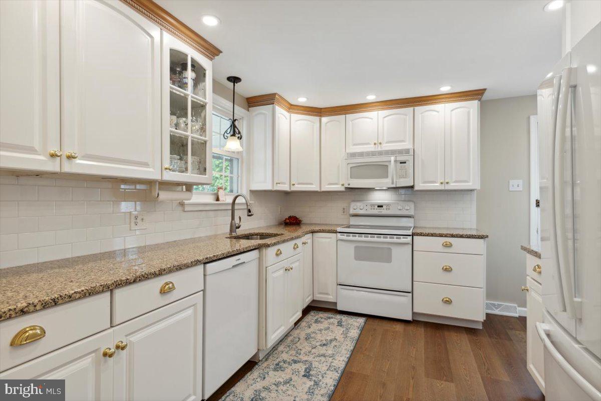 722 Dunmore Road Philadelphia, PA 19115 - Photo 9 of 28